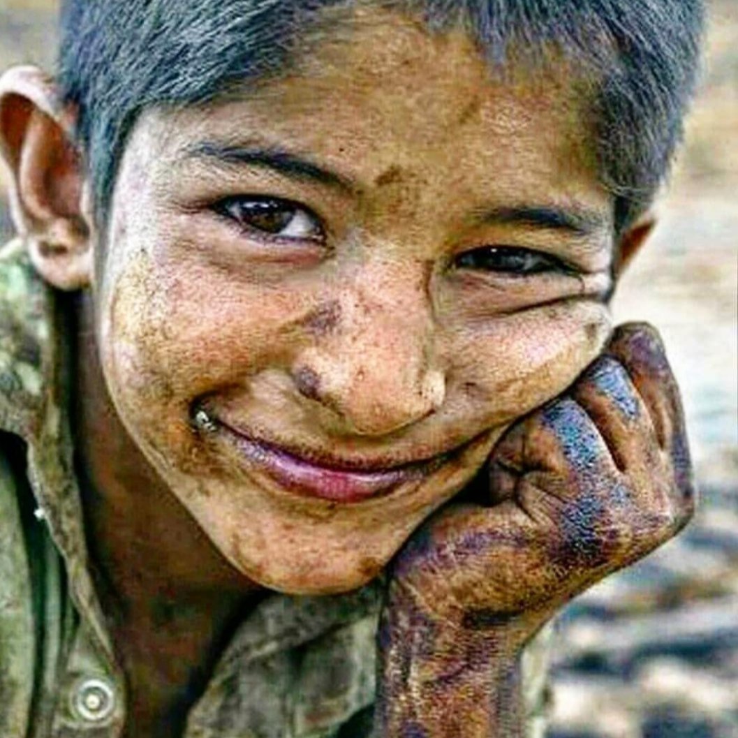 Söz  konusu insansa , kirlenen cilt olamaz..Bakışlar kirlenir.
#insanolmak #EvdeKal