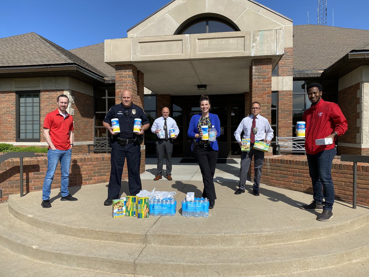 Thank you <a href="/townNcountrypd/">Town and Country Police Department</a> for your great partnership along with helping keep our team and guests safe! #NationalPoliceWeek2020 <a href="/PreisterShawn/">Shawn</a> <a href="/jackson1_jason/">Jay</a> @odarango <a href="/Kfrick1/">Kory</a>