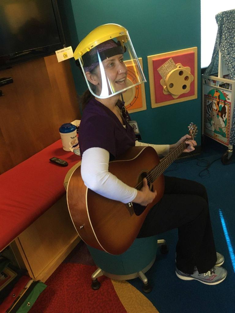 uihealthcare's tweet photo. When our visitor restrictions began, music therapist Kim Hawkins knew our adult patients could benefit from the stress relief #music can provide. So, Kim and her colleagues collaborated to create our new virtual music therapy, which patients can watch on their TVs. 🎶 #UIHCstrong https://t.co/oslhAtxFCy