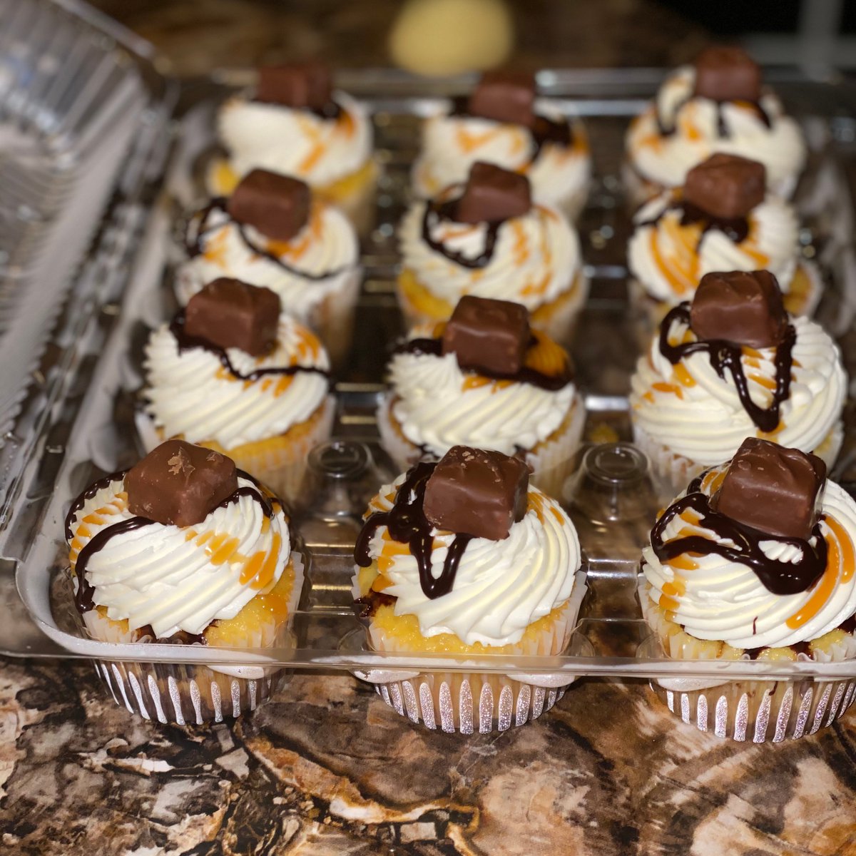 YouTwatchPegie's tweet photo. Don’t hurt to make a quick cupcake order while in quarantine. First picture Sinckers cupcakes 🍫, 2nd picture Hennessy cupcakes 🥃 #QuarantineCupcakes #PegiesPastries #dmvbaker #dmvcupcakes #dmvcakes https://t.co/S146onpYhZ