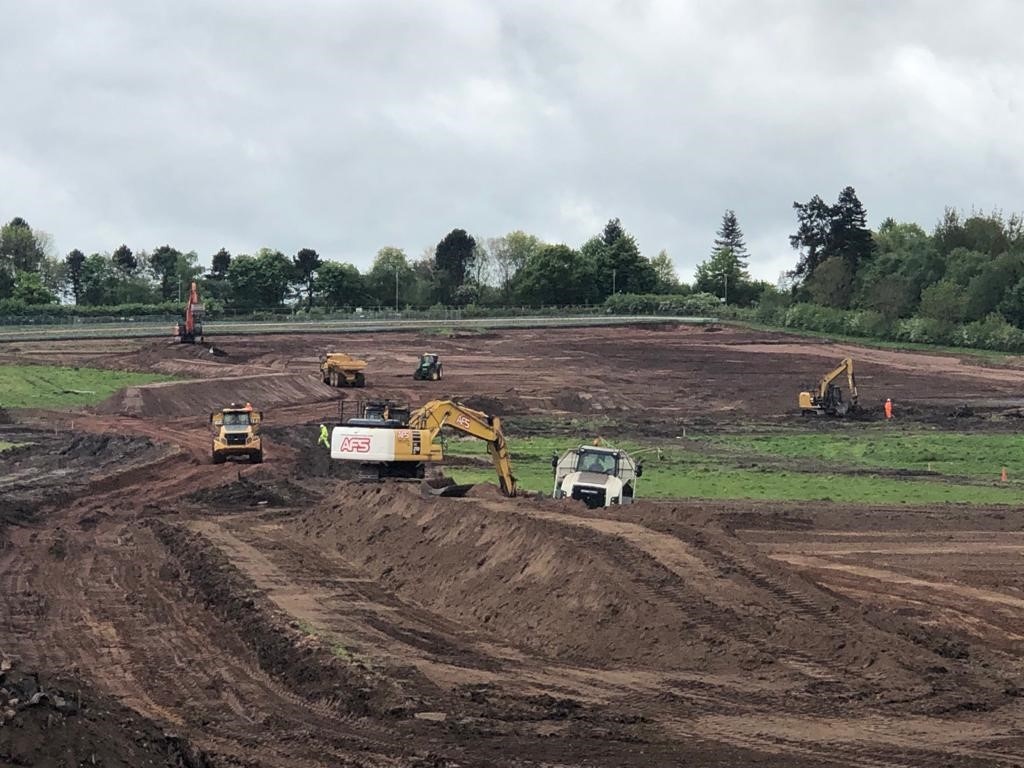 👷🏽👷🏻‍♀️🏗️ 🏭 Expansion of business park, i54, to provide future job opportunities for hundreds of Wolverhampton &amp; Staffordshire residents, moves into next phase with preparation for factory platforms &amp; services infrastructure works starting 👉 socsi.in/DVeTc