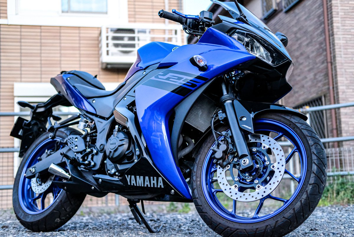 YZF-R25 純正ステップをマットブラック塗装＋バックプレート取り付け
