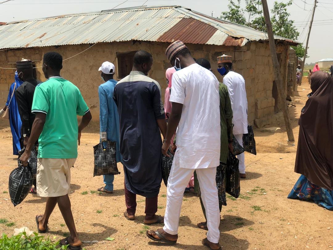 aid_juvenile's tweet photo. DOOR TO DOOR RAMADAN PALLIATIVES👏
50 Less Privileged Benefitted🙏❤️
Juvenile Aid Foundation Kaduna Branch.
Alhamdulillah Ya Rabb👏 https://t.co/Enx0ZL9Y4c