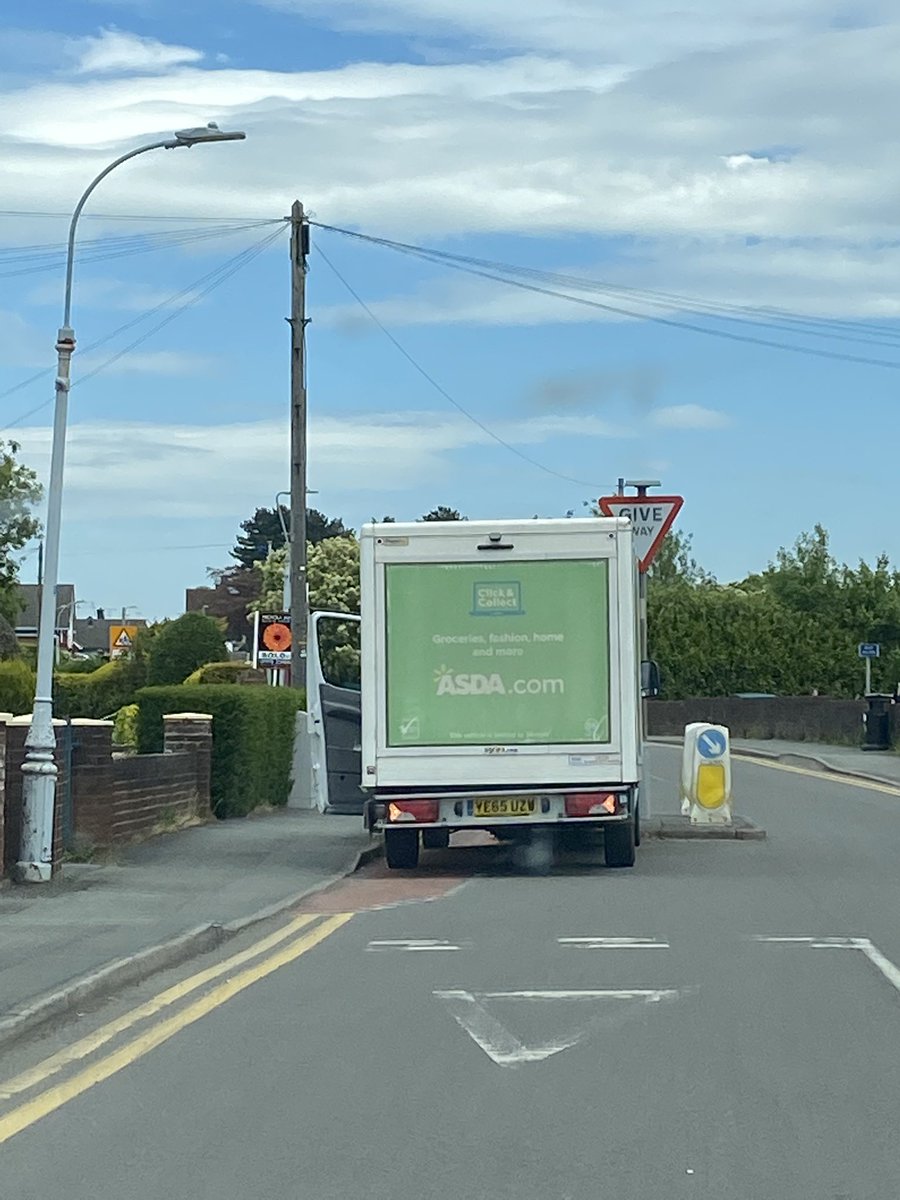 Dann_fishh's tweet photo. @AsdaServiceTeam @asda think your delivery drivers in Wrexham need to work on there customer service.. parked blocking the cycle path and then hurls abuse at me for using the footpath for my own safety 👍🏼 https://t.co/TE7WLmYmhI