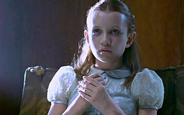 призрак имя актрисы. город призраков фильм 2018. кевин пауэр страна призраков. сериал старец 1 сезон 11 серия актриса яна как зовут актрису. роб арчер страна призраков.