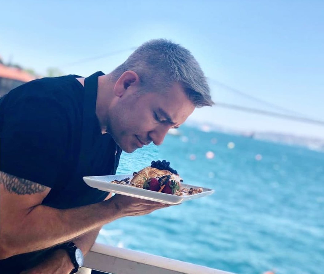 Bilir misiniz ?
Kokunun değeri ;
Lezzetten pek de  aşağıda değildir..
#chef #bulentchef #yemektarifleri #sevgi #EvdeKal