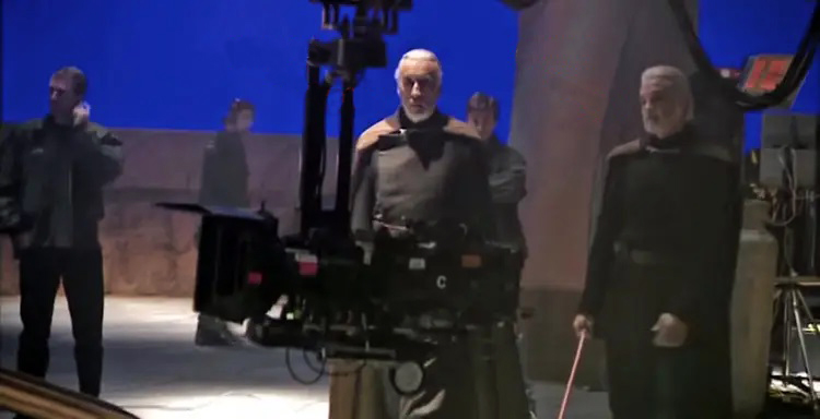 ArgStarWars's tweet photo. Detrás de cámaras durante el rodaje de #StarWars #AttackOtheClones.
Christopher Lee, como el Conde Dooku, y su doble de accion, durante el rodaje de su enfrentamiento con Yoda. https://t.co/RfIACUS5UG