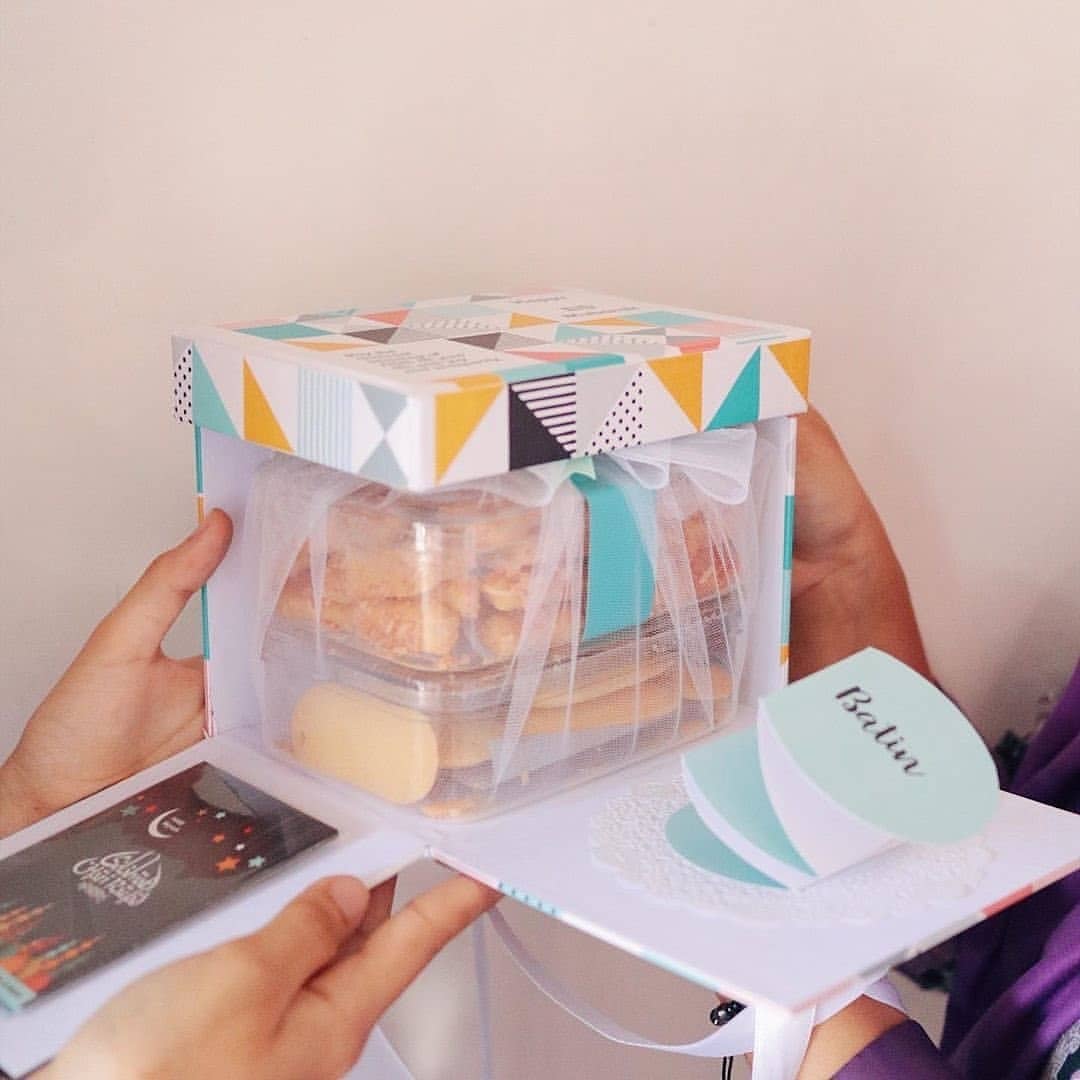 Ecaa_Caca's tweet photo. YUK GUYS YANG MAU BELI IED HAMPERS INI, BISA LANGSUNG PM AKUU ATAU WA YAAA KE 089603848242 ✨
Ied hampers ini cute dan unik banget, bisa kalian kasih ke pacar sahabat keluarga dan org trsyangg kamu 🥰 https://t.co/anYDTJxmYW