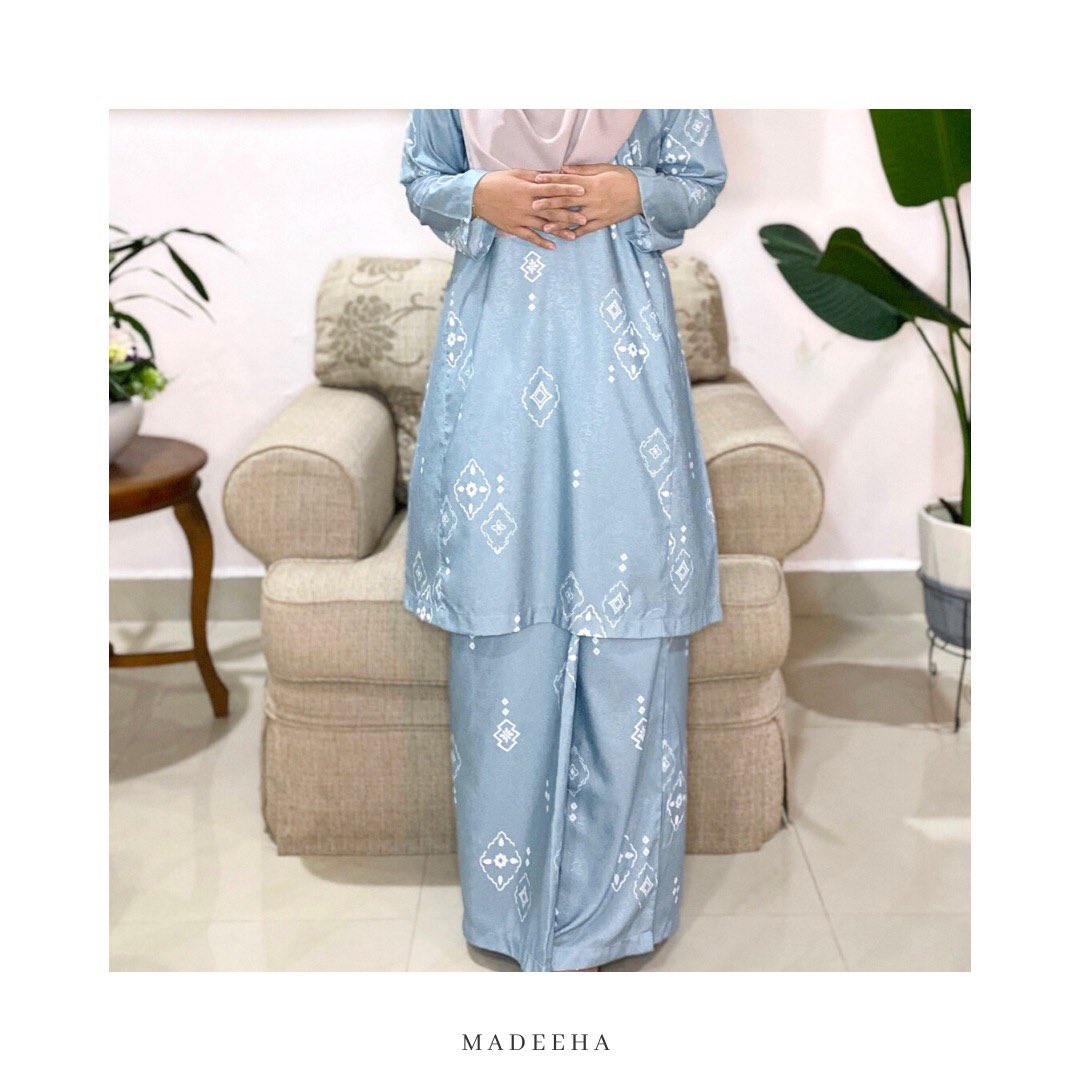 madeehaco's tweet photo. Widuri Kurung Pahang

Colour :  Smoke Blue, Pink Flamingo and Prussian Blue
Material : Enzo cotton with dobby effect
Price : RM169
Size : S,M,L,XL

FREE POSTAGE (until 24th May) &amp; FREE SAMPUL RAYA for every purchases of Lebaran collection.✨✨ https://t.co/iTt9HLUqm8