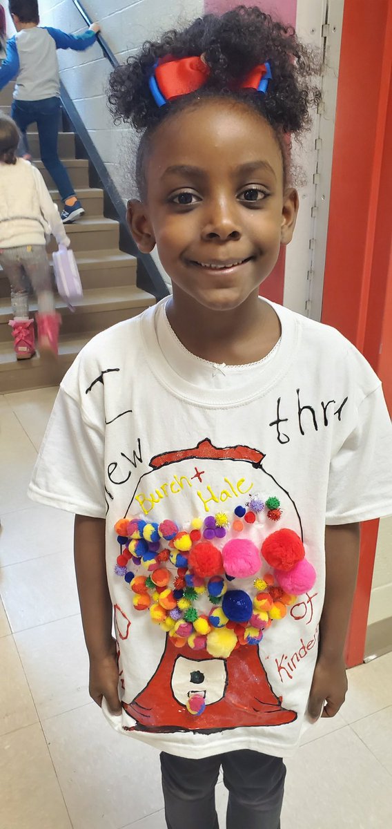 dehutson7's tweet photo. Throwback to the 100th day of school as we are counting down to the last day. @jbland100 @MsEkpere @MsSmall2016 @SuLambCoach @APSBrandonBees @SenoraEstrada @mbhalliday17 @TracyBu59280112 @MorrisBrandonES #MBthrowback #ThanksAPSTeachers #BrandonThrowback https://t.co/LnYu2jMQVW