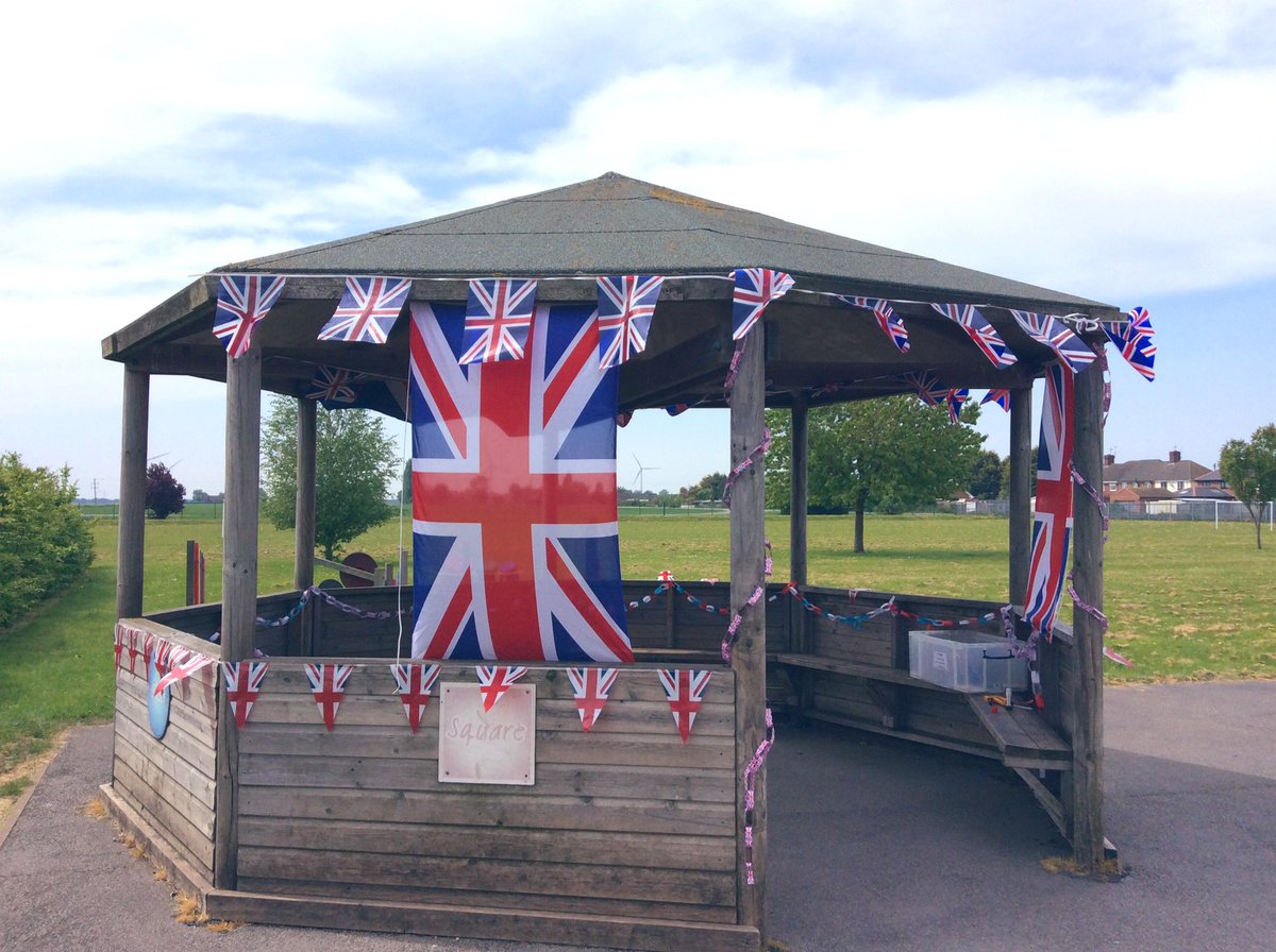 HumberClassMps's tweet photo. We’re nearly ready for tomorrow!!! 🇬🇧 What are your plans for VE Day? Are you decorating your houses? I would love to hear your plans. 😁👏🏼✨ https://t.co/vfbj24qVH9