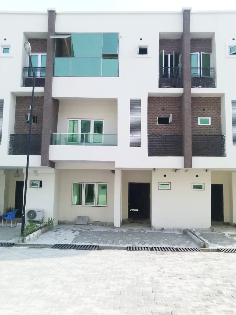 loft_code's tweet image. FOR SALE:
 SERVICED 3-BEDROOM TERRACE HOUSE AT LEKKI HORIZON ESTATE, CHEVRON ALTERNATIVE ROUTE, LEKKI, LAGOS.

SALES PRICE: N35m
info@theloftcode.com
0805 708 1122, 0906 915 5617
#loftcode #lekki #lagos #home #homes #realestate #lagos