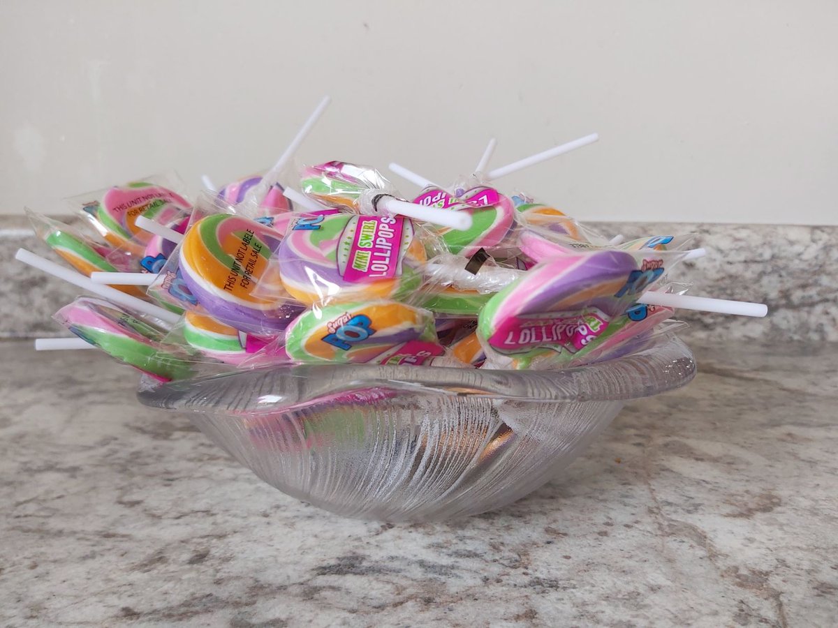 GillisSchool's tweet photo. Estimation Challenge:
How many lollipops in the bowl?
Use the pictures with different angles and the clues to decide.
Clue #1: More than the number of days in May. https://t.co/QcSHUEtEyh