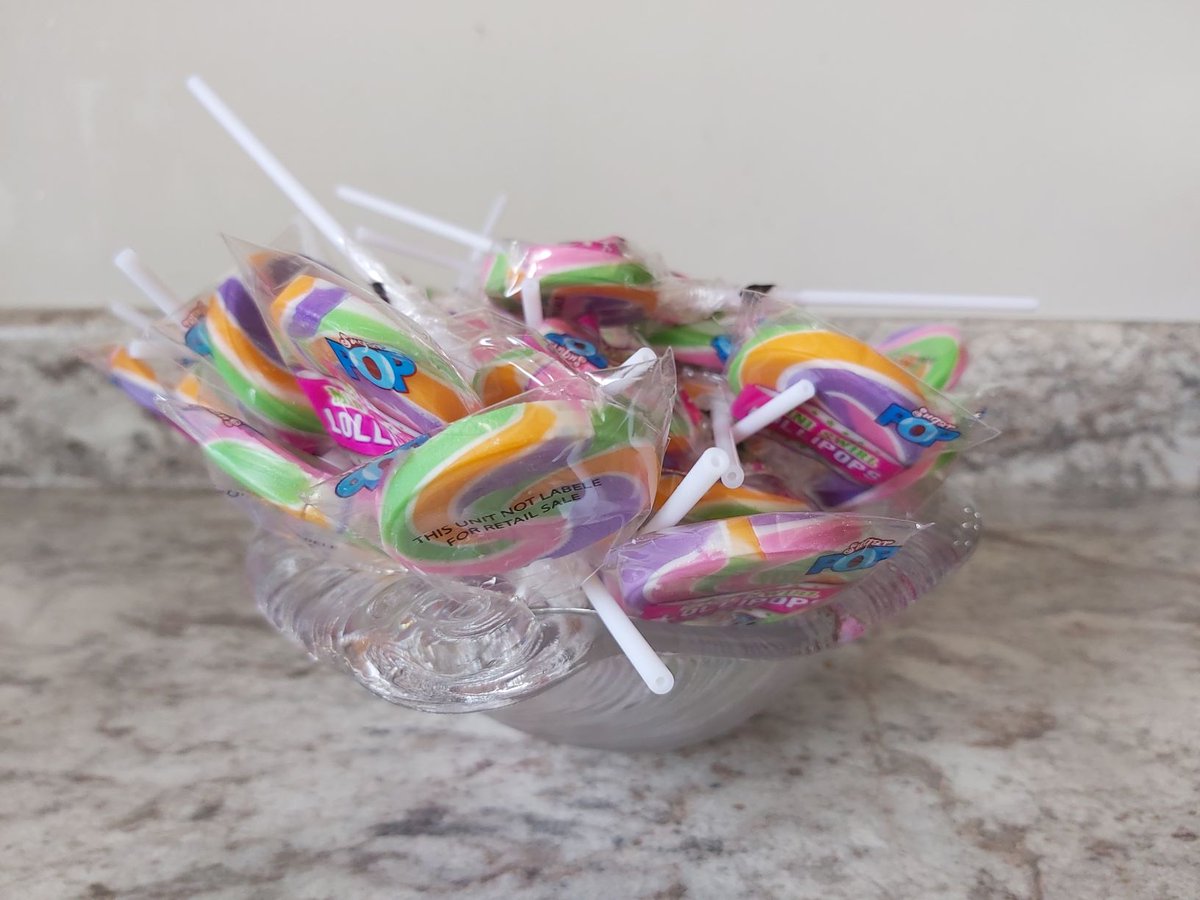 GillisSchool's tweet photo. Estimation Challenge:
How many lollipops in the bowl?
Use the pictures with different angles and the clues to decide.
Clue #1: More than the number of days in May. https://t.co/QcSHUEtEyh