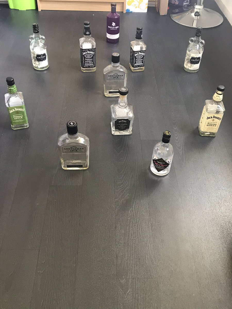 5thmcfly's tweet photo. Inspired by @Carra23 here’s my #isolationeleven crazy gk, solid back 4, midfield general, 2 tricky wingers rolls, Royce playmaker then up front you have the consistent striker and the loose cannon. Thanks to @JackDanielsUK @KrakenRum @WhitleyNeill @ManDrinksCo https://t.co/50pJ3V5OVv