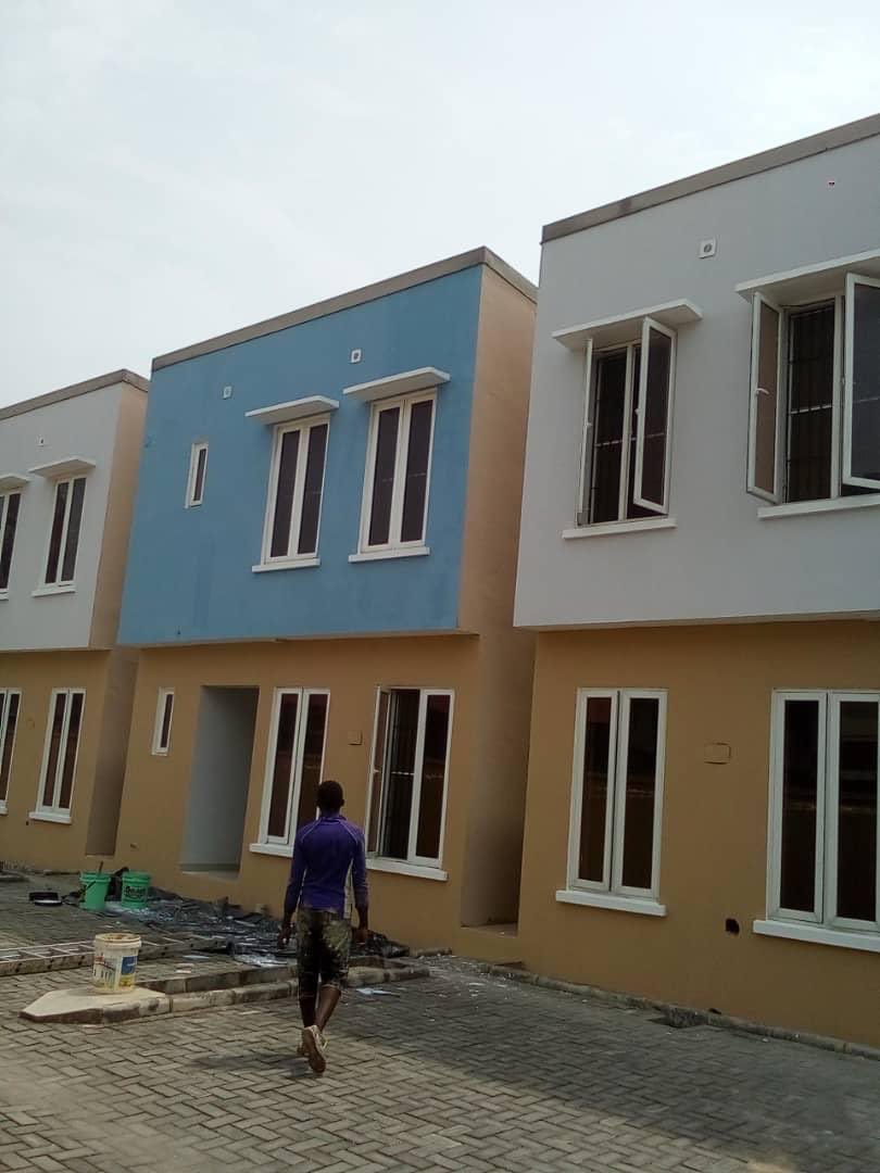 loft_code's tweet image. FOR SALE: 
SERVICED 6(NO) 3-BEDROOM TERRACE HOUSES WITH A ROOM SERVANTS' QUARTERS EACH AT OFF ADO ROAD, AJAH, LAGOS. 

SALES PRICE: N35m per unit
info@theloftcode.com
0805 708 1122, 0906 915 5617
#loftcode #lekki #lagos #home #homes #realestate #ajah