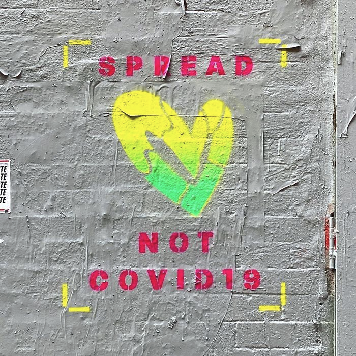 lili_skyline's tweet photo. Sous les bombes colorées des graffeurs, les rues se sont peu à peu parées d’œuvres faisant référence à la pandémie mondiale.
#StreetArt #WorldWild #COVID19 

https://t.co/Ut0ooWcnZF https://t.co/f0RauSGkLz