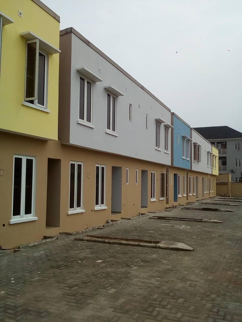 loft_code's tweet image. FOR SALE: 
SERVICED 6(NO) 3-BEDROOM TERRACE HOUSES WITH A ROOM SERVANTS' QUARTERS EACH AT OFF ADO ROAD, AJAH, LAGOS. 

SALES PRICE: N35m per unit
info@theloftcode.com
0805 708 1122, 0906 915 5617
#loftcode #lekki #lagos #home #homes #realestate #ajah
