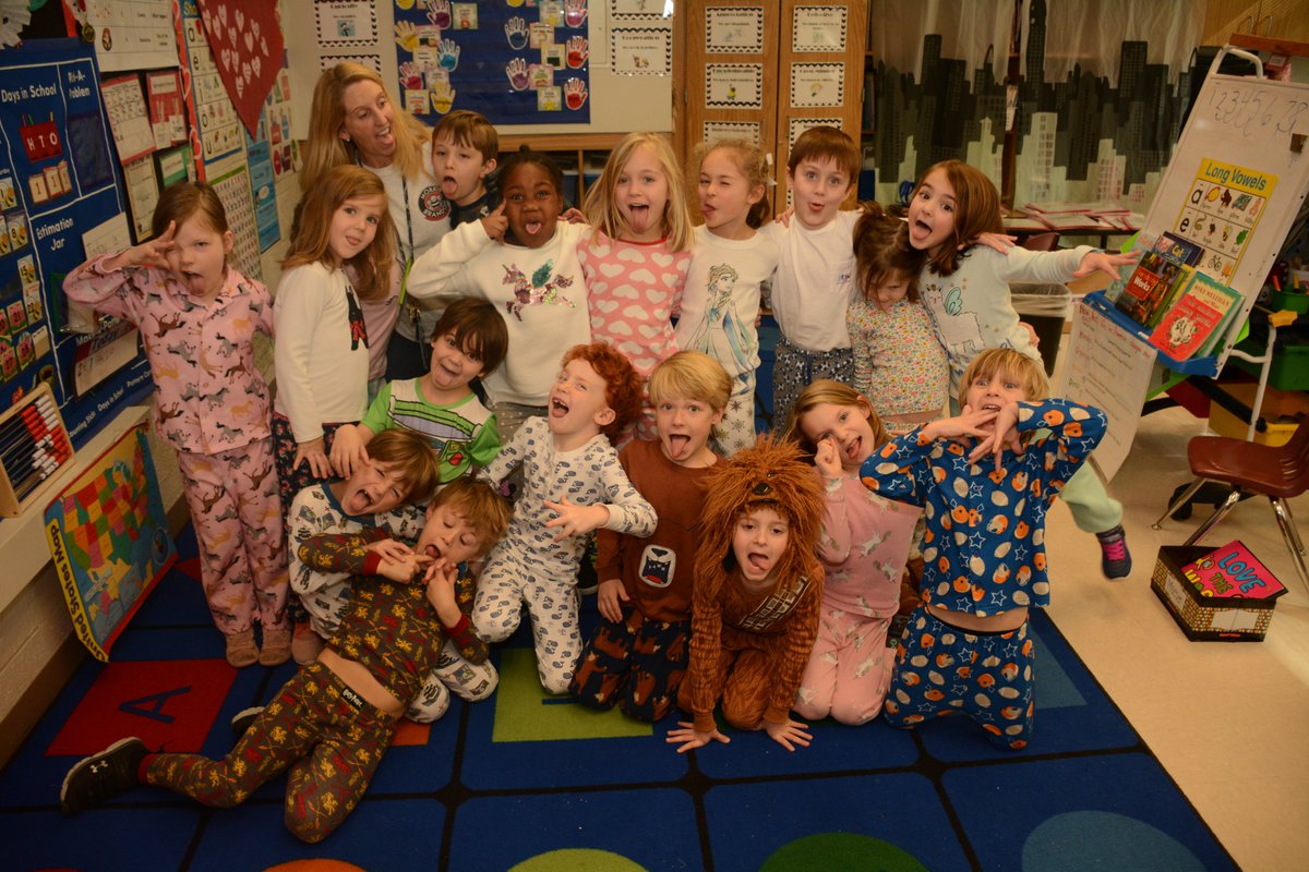 dehutson7's tweet photo. Ms. Moeser's class was surely excited about something! I absolutely love her infectious energy. @jbland100 @MsEkpere @MsSmall2016 @SuLambCoach
@APSBrandonBees @MorrisBrandonES @BrandonIBPYP
#MBthrowback #ThanksAPSTeachers #BrandonThrowback https://t.co/Z9ensO9qpf
