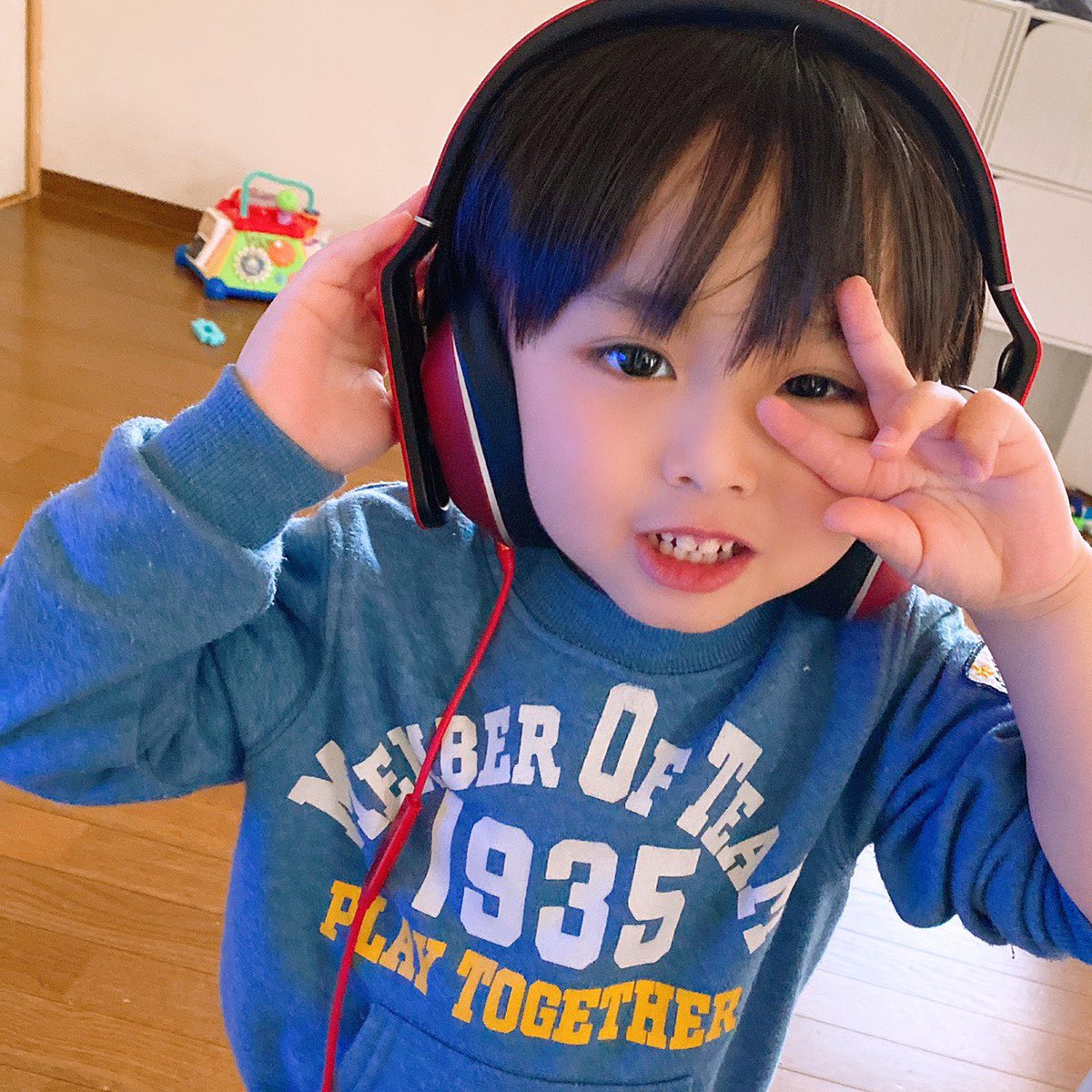 Lich1325's tweet photo. レコーディング中🌞 https://t.co/RNYtlgM0sQ