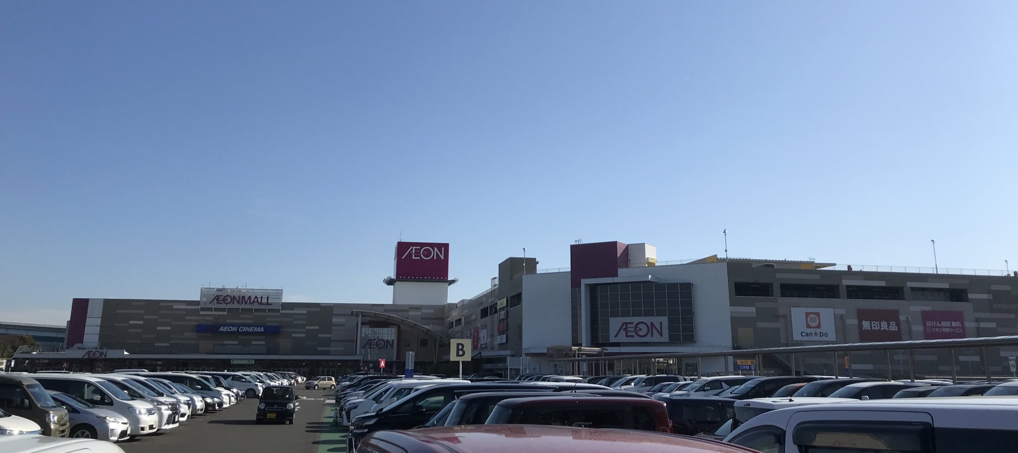 ならロー イオンモール久御山 久御山町には鉄道駅が無いため 宇治の大久保駅からバスで15分 ジャスコ久御山 Scとして1999年開業 12年のモール部増床に伴い現名称に 外装は開業時からかなり変わっているが 入口は90年代ジャスコらしいひし形デザイン