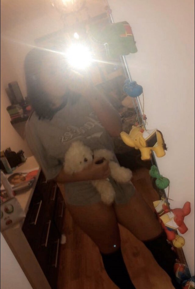 ShanaJoly1's tweet photo. Hello les boys , si avant 00h on a 200 rt et 200 like j’offre à tous ceux qui ont rt &amp; like un nude 🥵 https://t.co/fEiw81vF7O