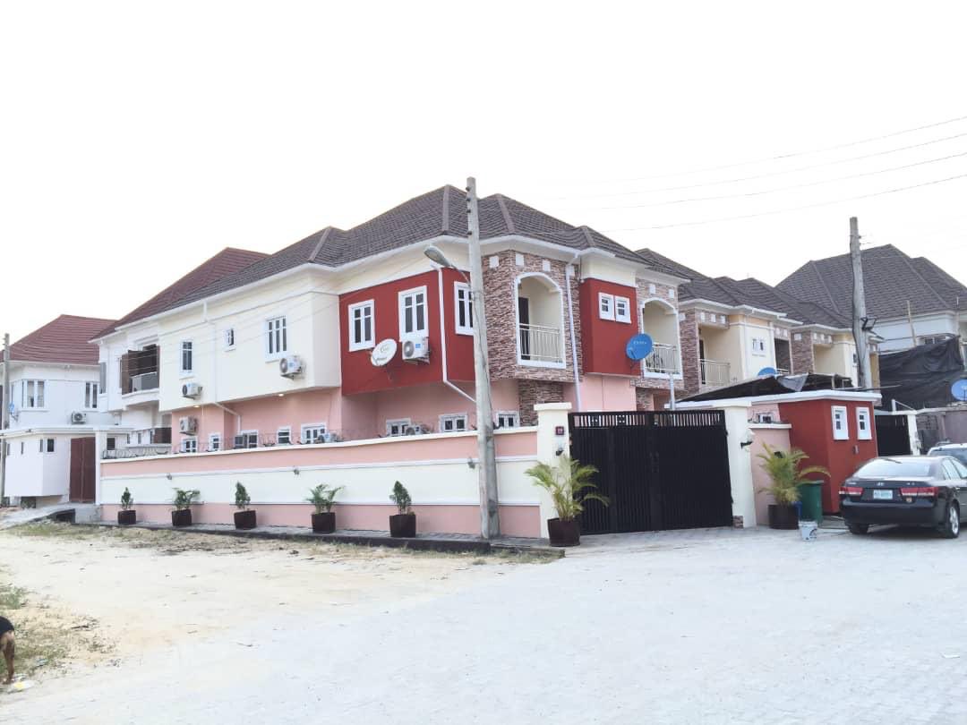 loft_code's tweet image. SELLING:  
4-BEDROOM SEMI DETACHED DUPLEX WITH A ROOM SERVANT QUARTER AT WESTEND ESTATE, IKOTA, LEKKI, LAGOS

SALES PRICE: N40m
info@theloftcode.com
0805 708 1122, 0906 915 5617
#loftcode #lekki #lagos #home #homes #realestate #ikota