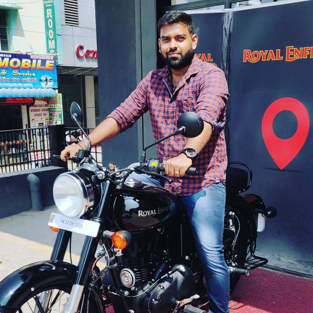 sabarigirish1's tweet photo. #NewProfilePic2020 #RoyalEnfield #RElover https://t.co/ZRybQ9Rluy