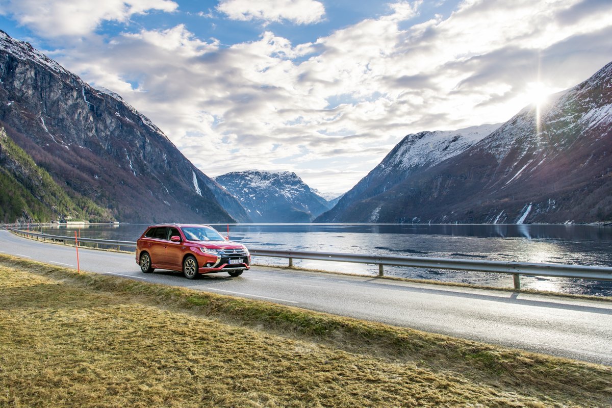 Norge er ditt nærmeste ferieland og byr på en rekke spektakulære og fantastiske bilturer. Her finner du de fineste bilturene landet kan by på.
mitsubishi-motors.no/magasin/norges…