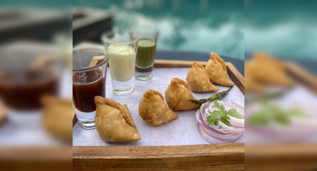 TOIFood's tweet photo. If you are yet to experiment with Samosas during lockdown, here's a recipe that you can try - Ratlam ke Samose! https://t.co/EfrQFSncnv
#recipe #samosa #Howtomakesamosa https://t.co/qt1ZdsqmaH