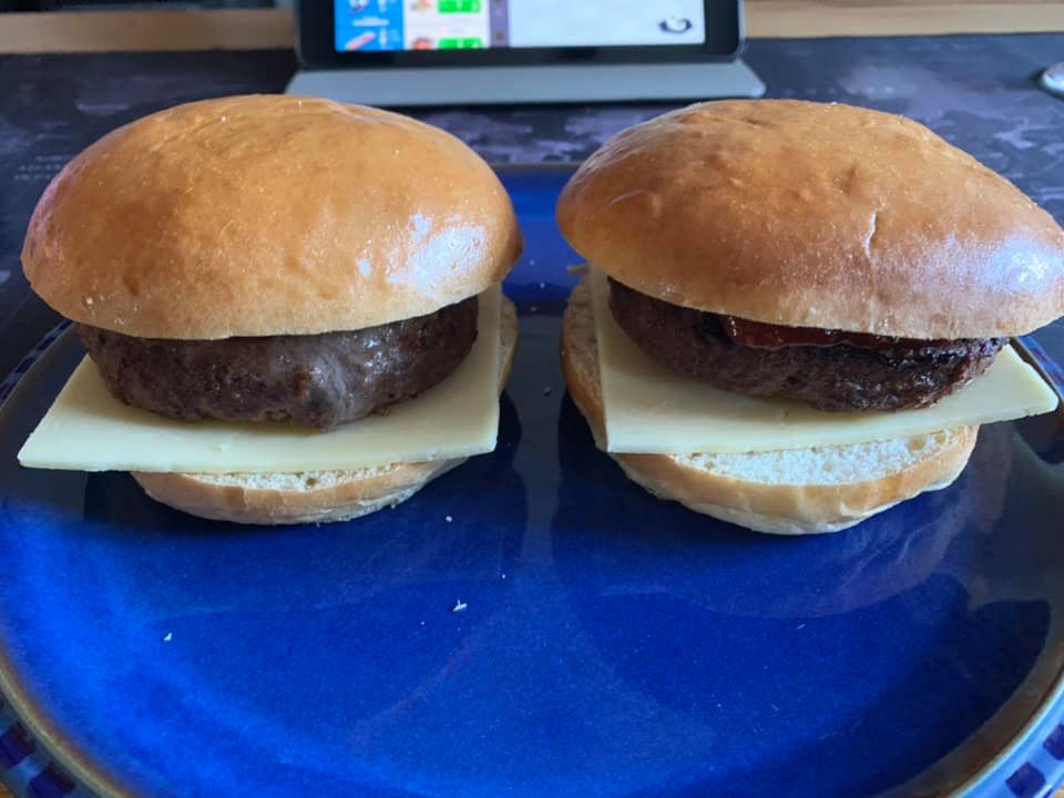ratemyplatenow's tweet photo. Cheeseburgers for Tea by Simon G https://t.co/U1KRjIjMCN