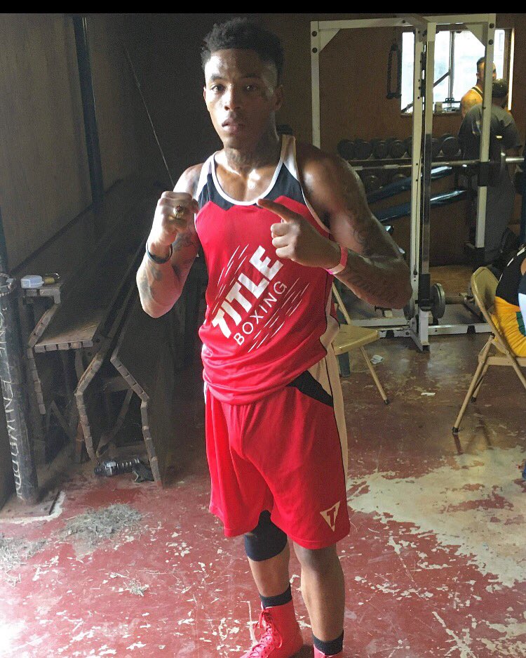 2Humble3's tweet photo. I go lebron when it’s crunch time , it ain’t no holding me💯🦍💪🏾 https://t.co/kSMb4HKUzx