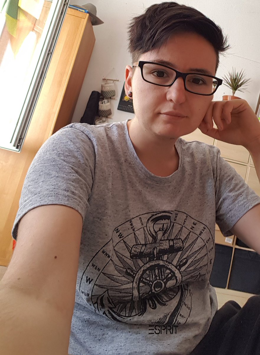 Eigentlich sehe ich viel zu gut aus für Online Vorlesungen 😋
... Aber ich mag trotzdem das Konzept 😅
#entspannt #COVID19 #StayHome