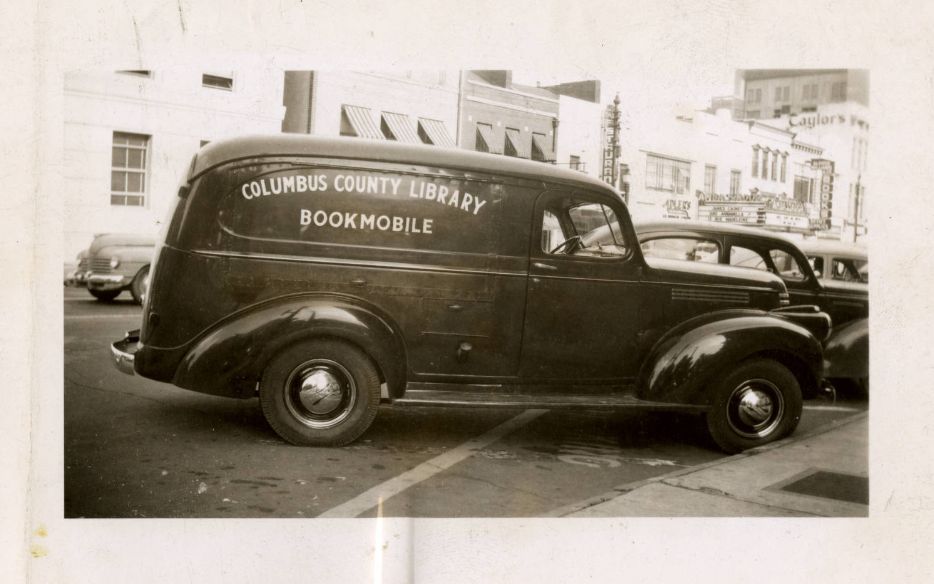 ncculture's tweet photo. Take a look at this Columbus County Library bookmobile circa 1947! Bookmobiles in North Carolina have always been a vital part of library services. What are your favorite bookmobile memories? #HelloNC #TBT https://t.co/afMXBJyDOA