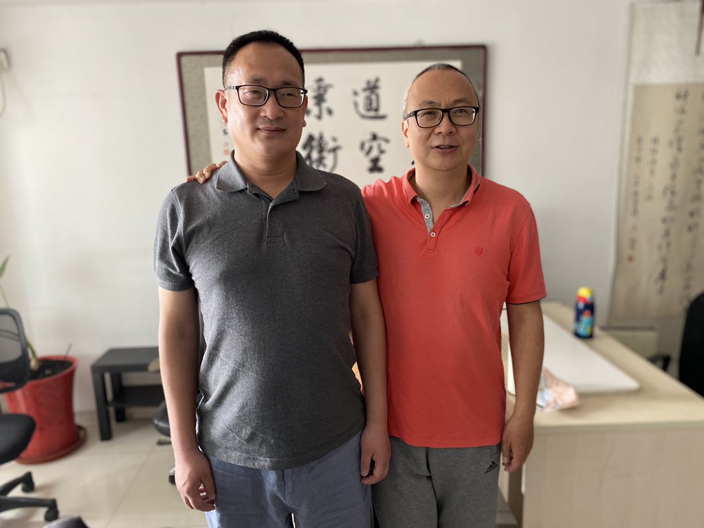 liangxiaojun's tweet photo. 下午，王全璋李文足一家到访。
全璋比我想象的胖，他说到监狱后增肥30斤。
他精神很好，说自己没得精神分裂、没得斯德哥尔摩综合症就是胜利。
有时，虽然觉得他lost in procedure ，但听他分析自己在程序抗争中的成败得失，确实受益良多。
全璋还是以前的全璋。 https://t.co/nDoVUZGJII