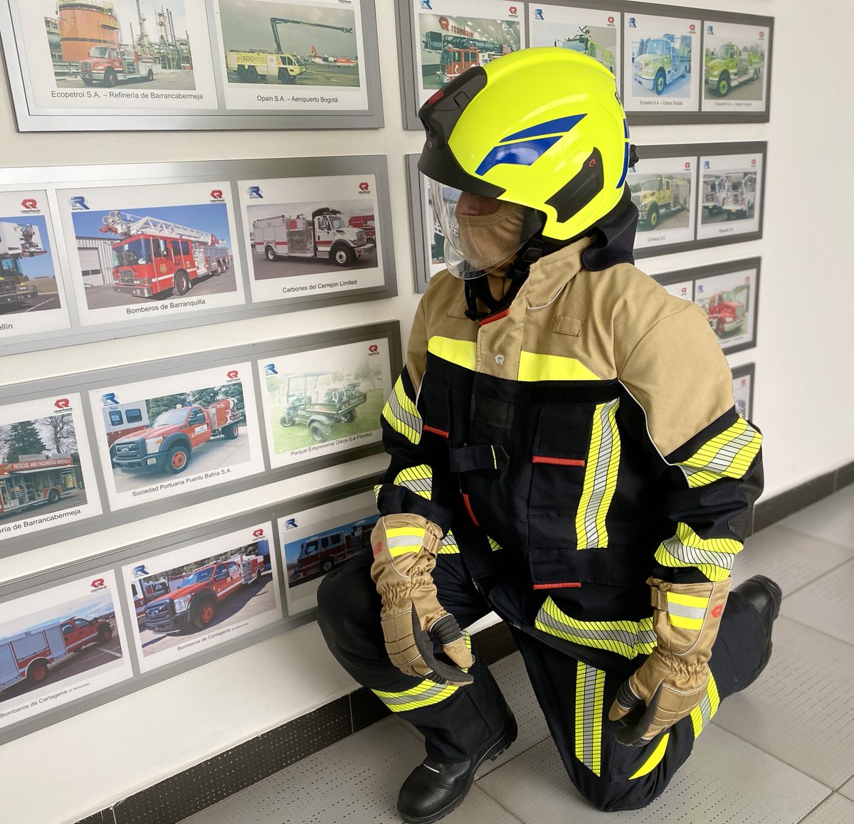 RipelSas's tweet photo. Un traje de Bomberos perfecto se ajusta como una segunda piel, permitiendo así flexibilidad para cualquier ocasión 👌 Conoce más en https://t.co/z7MQtM2CHZ o envíanos un correo con tu solicitud a comercial@ripel.com 😉 https://t.co/TTbKFtlF7j