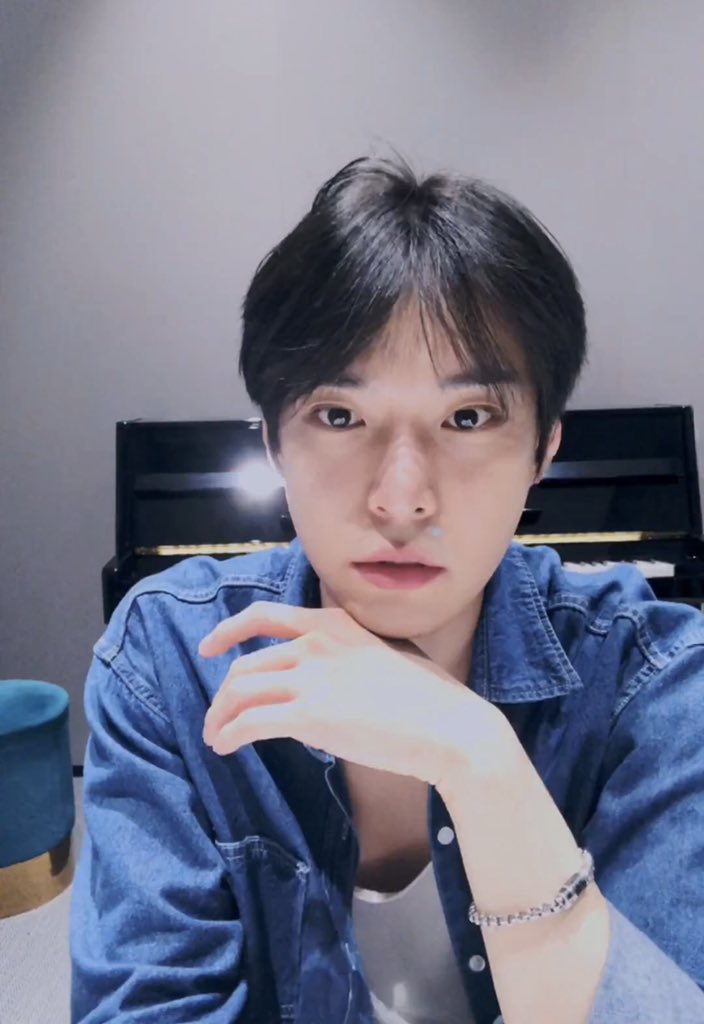 maybewhy_'s tweet photo. ตายกุตาย #DOYOUNG https://t.co/BlDBKVWJTH