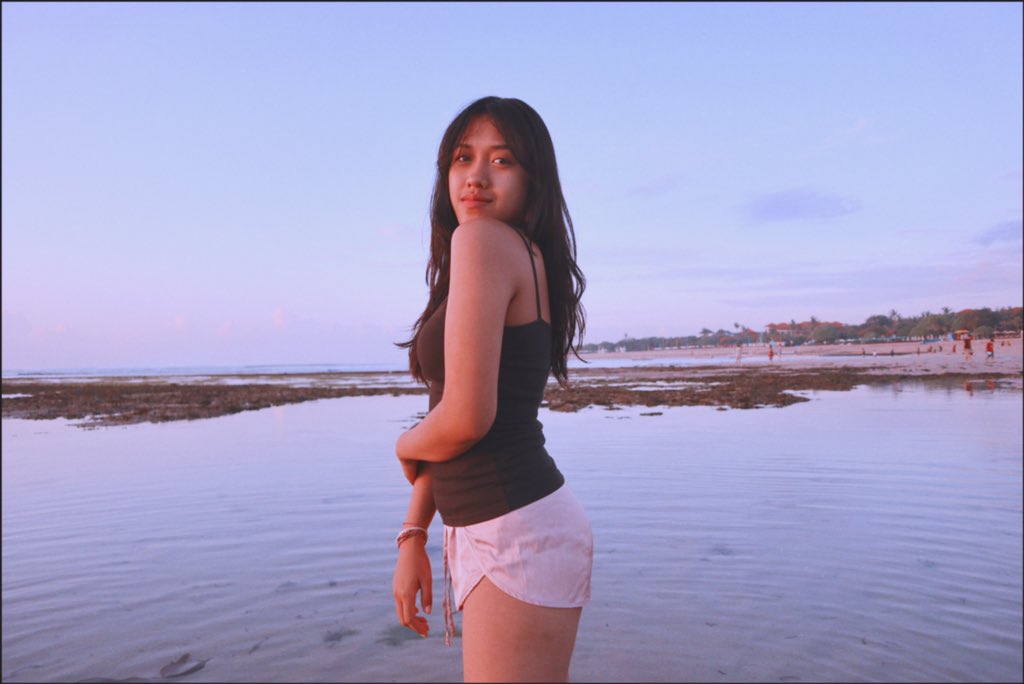 I hate her cez she is your past... but now i realize i have the best version of your dream wife😜