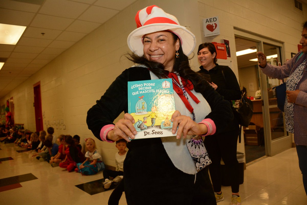 dehutson7's tweet photo. Our teachers have a lot of character! @jbland100 @MsEkpere @MsSmall2016 @SuLambCoach @APSBrandonBees @MorrisBrandonES @BrandonIBPYP
#MBthrowback #ThanksAPSTeachers #BrandonThrowback https://t.co/PSZcZ1EVpQ