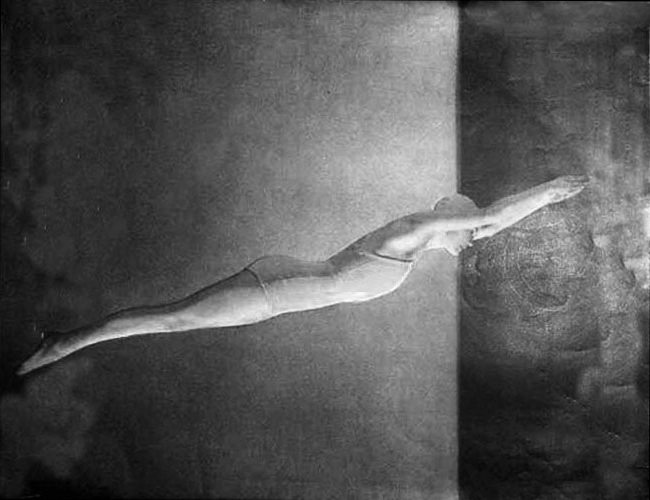 LeBruitagene's tweet photo. "Une Vieille femme-grenouille dans l'espace" 4', une pièce sonore de Karine van Ameringen pour @AcentraleOrg du 3 mai #COVID19 #confinement #Resistance https://t.co/0nDPGcJDeO https://t.co/WS1XES6Xni