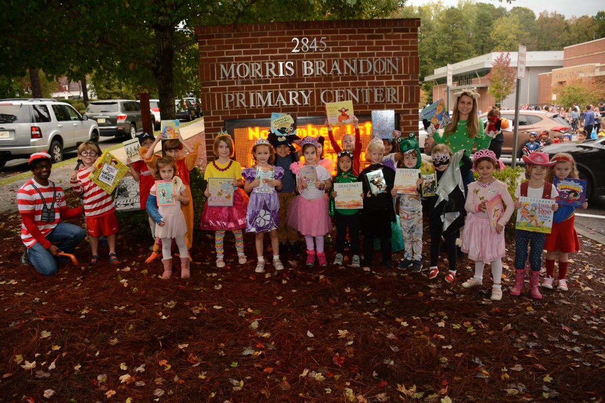 dehutson7's tweet photo. Our teachers have a lot of character! @jbland100 @MsEkpere @MsSmall2016 @SuLambCoach @APSBrandonBees @MorrisBrandonES @BrandonIBPYP
#MBthrowback #ThanksAPSTeachers #BrandonThrowback https://t.co/PSZcZ1EVpQ