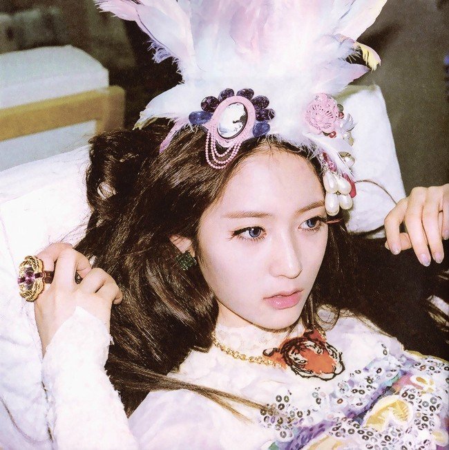 jsj_pics's tweet photo. electric shock krystal https://t.co/4qyGN54YWW