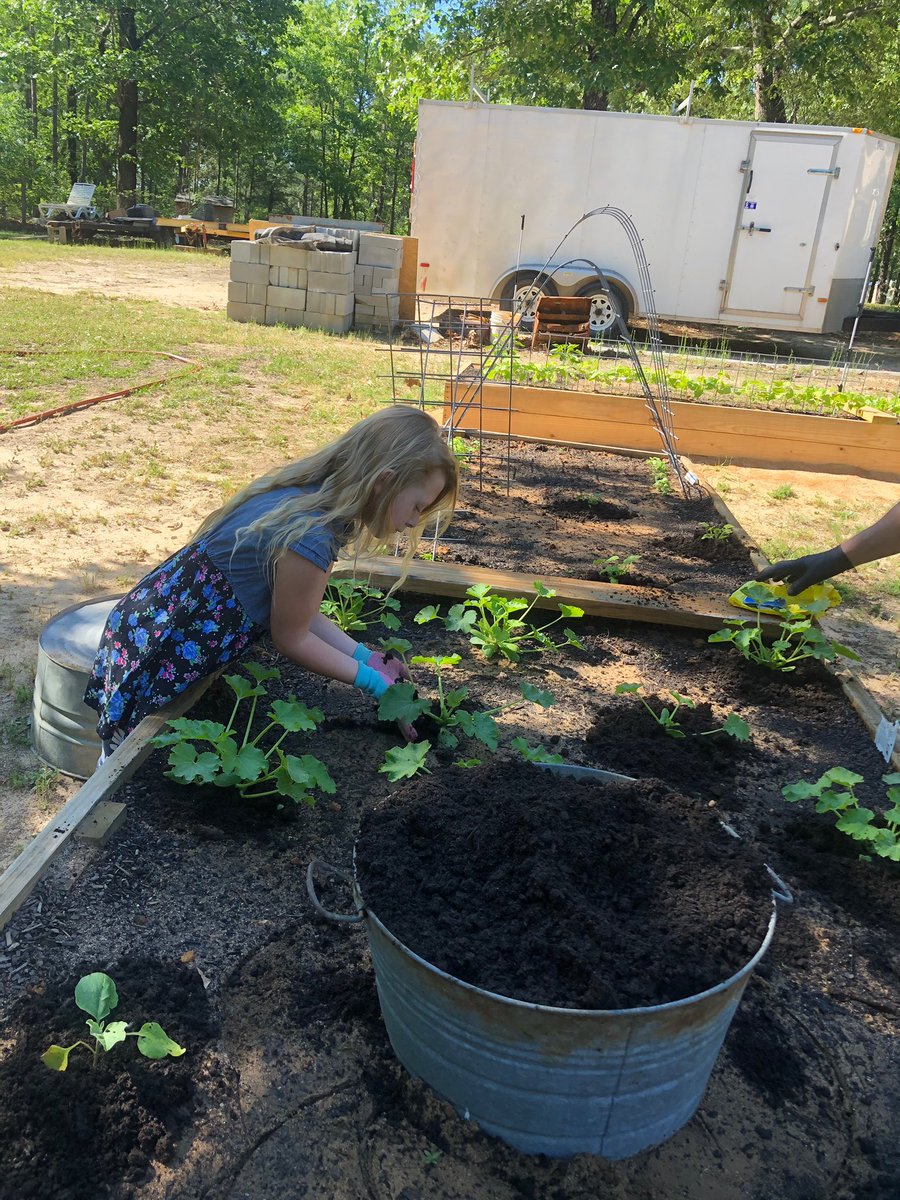 MrsSandersClass's tweet photo. Getting pictures of what my kiddos are doing during the school closure makes my heart so happy! 💗☀️ @PontiacElem https://t.co/HZc7pxr2gS