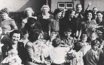 HalewoodHistory's tweet photo. #OnThisDay 

Halewood residents gather in Mansell Drive, Halewood for their VE-Day street party on 8th May 1945.

The street party in progress took place 75 years ago today to celebrate the end of war in Europe. 

#VEDay75 
#VEDayAtHome 

📷 - https://t.co/8jiGFaoWuS https://t.co/2TqJ9P1Cl7