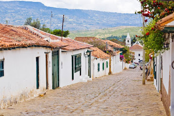 Boyacá es un departamento ubicado en el centro de 🇨🇴. Sus paisajes, cultura, gastronomía y arquitectura cautivan a todo tipo de turistas que viajan desde diferentes lugares a este territorio ancestral. Conoce hacen posible conocerlo y apóyalos👉 salvemos.travel/product/nelson… @akixtrem