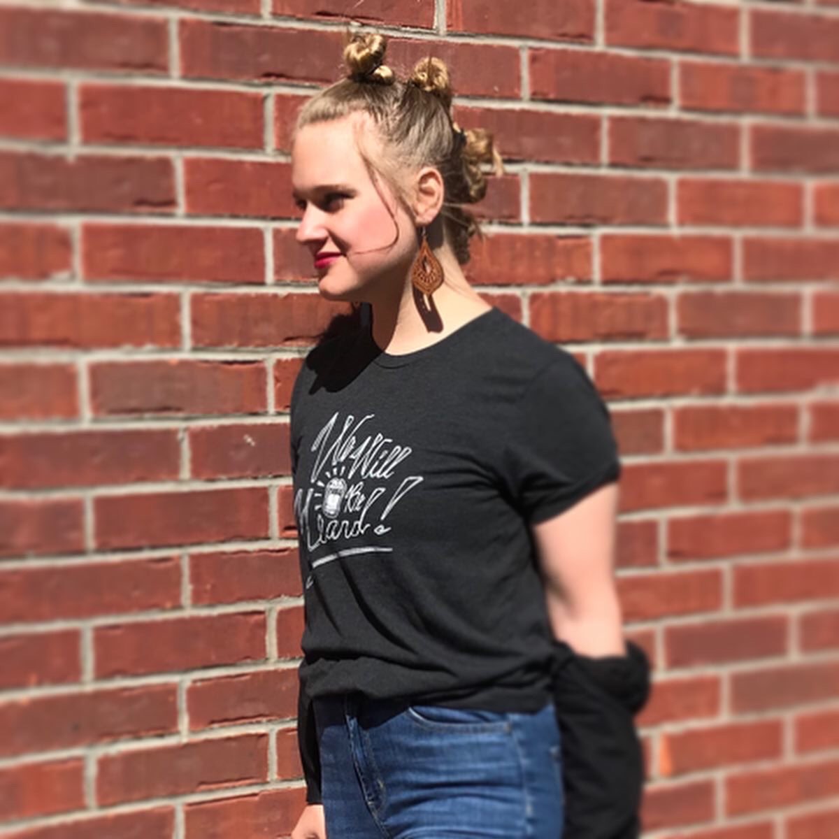 #Mentalhealth has always been a struggle of mine. I always was in a constant battle between my brain and my body. Not skinny enough, not smart enough, not good enough. The Mohawk is a symbol to acknowledge the beauty and resilience of the brain underneath #1millionmohawks