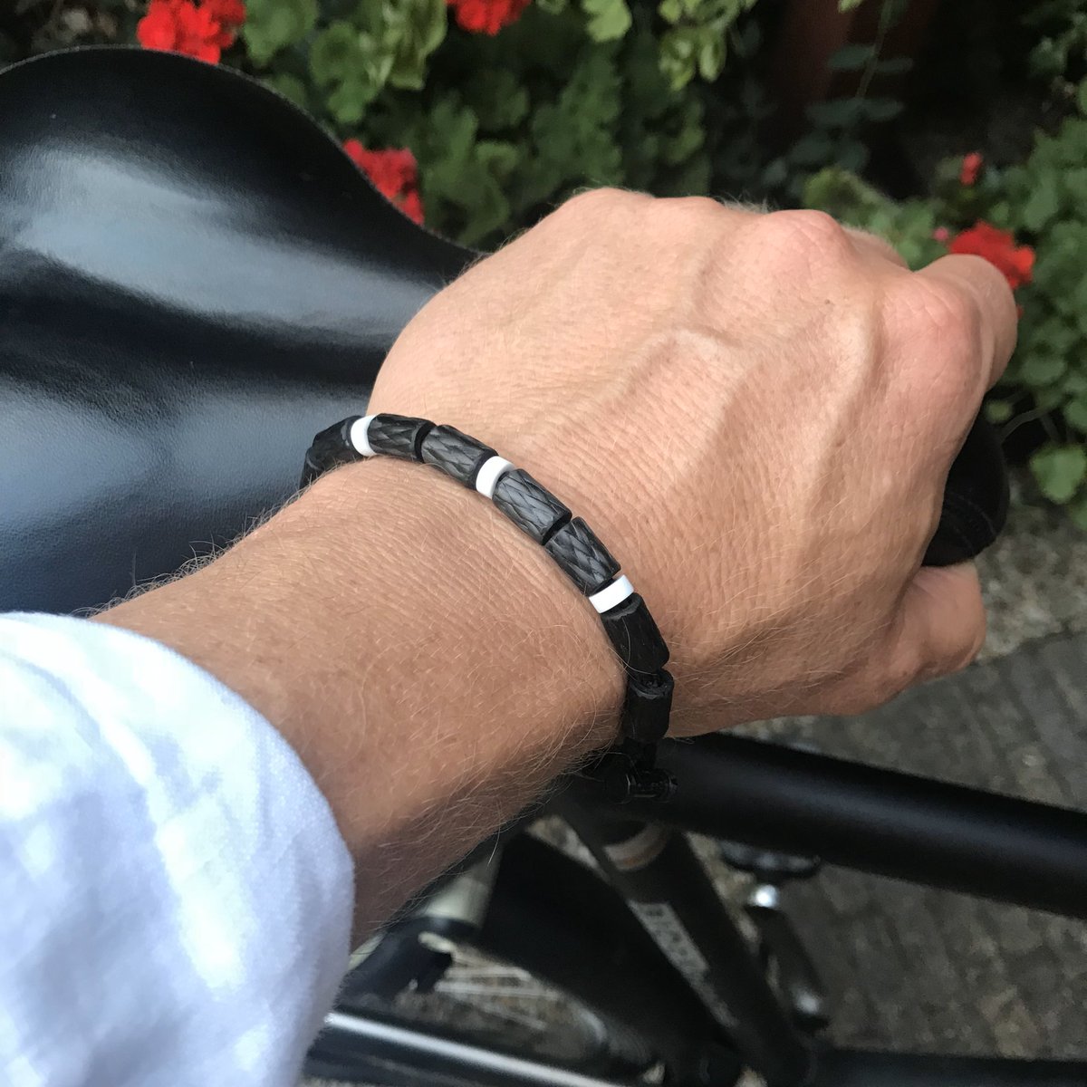 RONvandenBOSCH_'s tweet photo. Even relaxen, lekker stukje gefietst.
.
.
#fietsen #relax #lifestyle #genieten #ontspannen #rbexclusive #carbon #armband https://t.co/K6MlYyOMTz