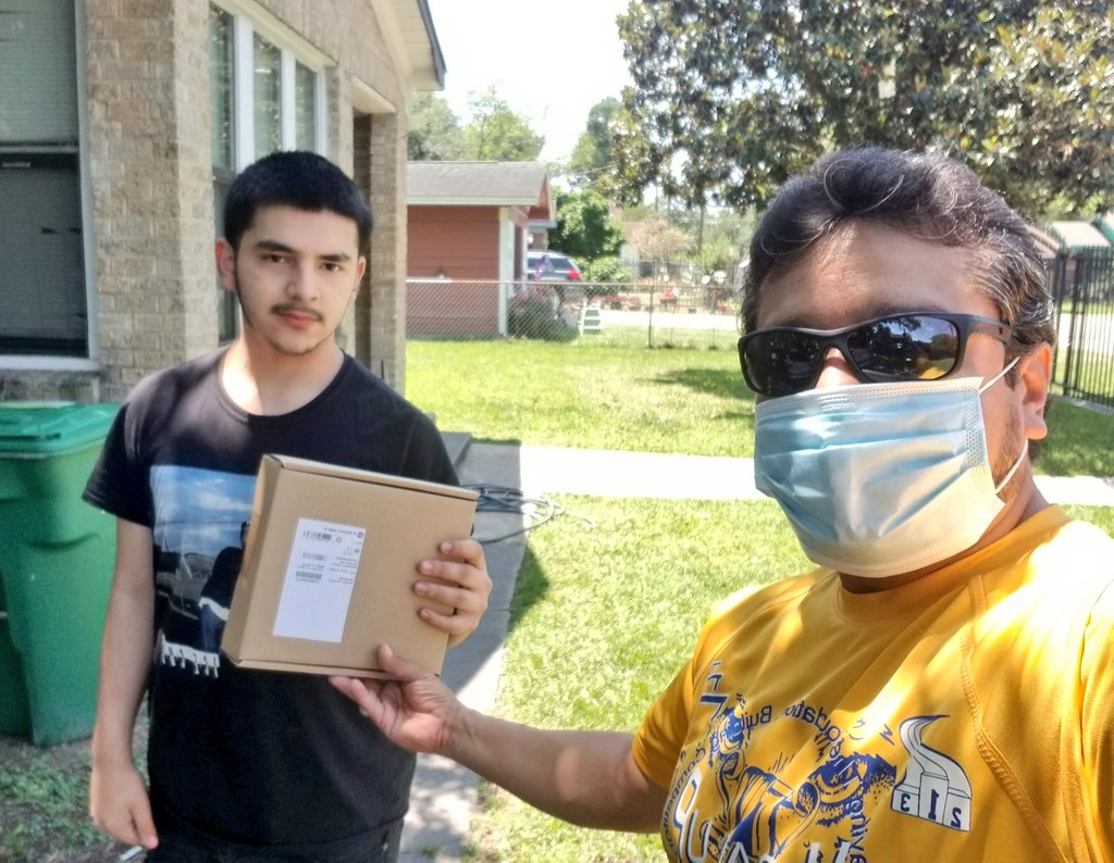 What we do <a href="/BTW_Houston/">Booker T. Washington</a> when seniors are at risk of not graduating simply because of an unchanged laptop? We get them chargers! #FailingIsNotAnOption <a href="/_cphilli2/">Dr. Carlos Phillips</a> @changehappenstx <a href="/EWCforJP/">Eric William Carter</a> <a href="/HISD_ATMP/">ATM Project</a> <a href="/roxyalwaysextra/">Roxyalwaysextra</a> @rct305 @Bmurray2_ <a href="/Pct1Constable/">Office of Harris County Constable Pct 1 Alan Rosen</a> <a href="/TAPSAcdmy/">TAPS Academy</a> <a href="/HoustonFoodBank/">Houston Food Bank</a>