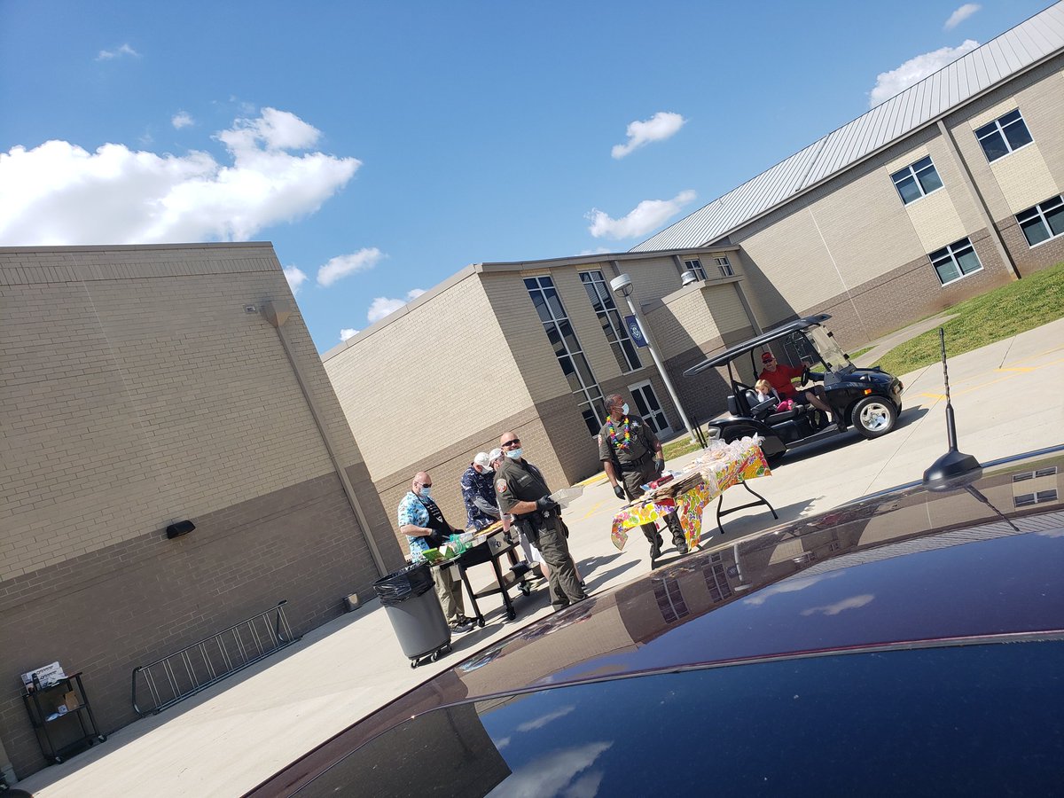 connolly_12's tweet photo. Best Administration and Staff! #facultylunchCOVIDstyle #p2bass #movingbeyond #rcskeeplearning #siegel #siegelnation https://t.co/nm9doxmqZR
