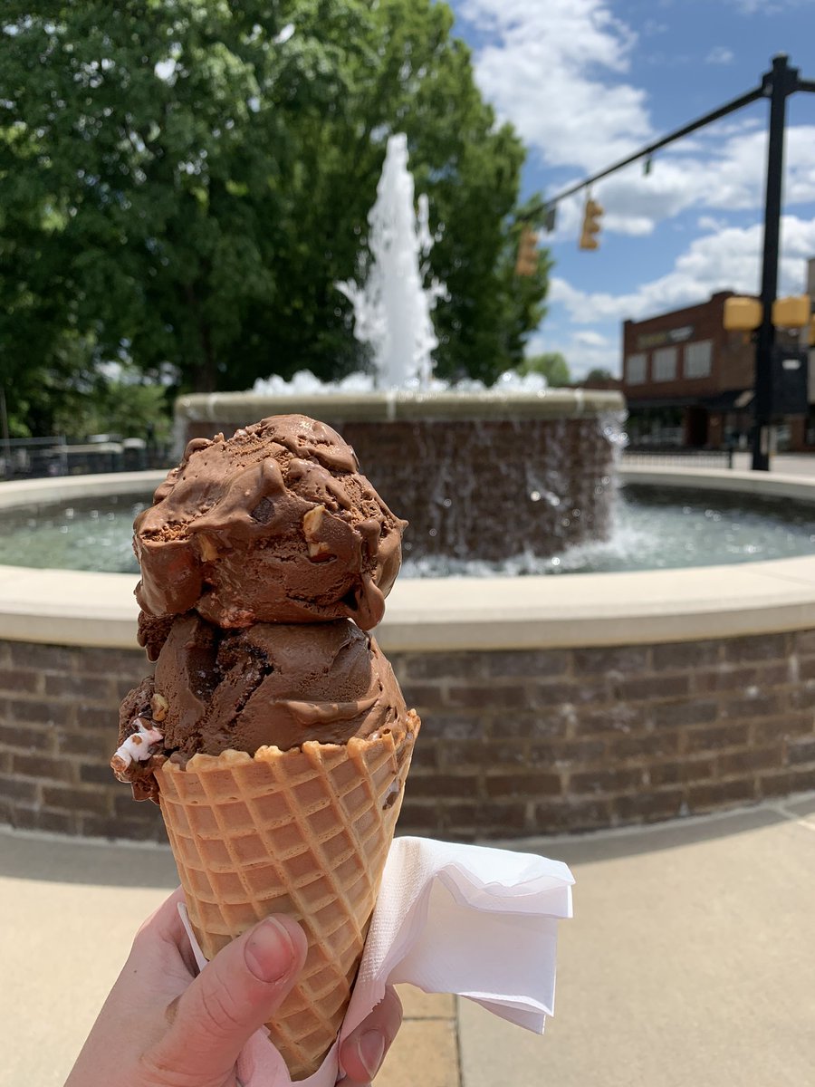 When in Loudon... 🍦#tictoc #icecreambreak